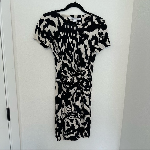 Diane Von Furstenberg Zoe Dress Short Sleeves Black White 100% Silk Size 8 Women - Picture 2 of 12